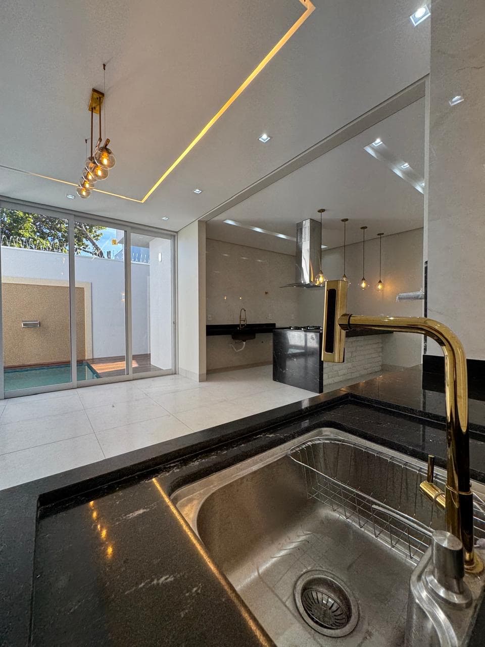 Casa de alto padrão com 3 suítes, piscina e área gourmet à venda na 309 Sul em Palmas – TO