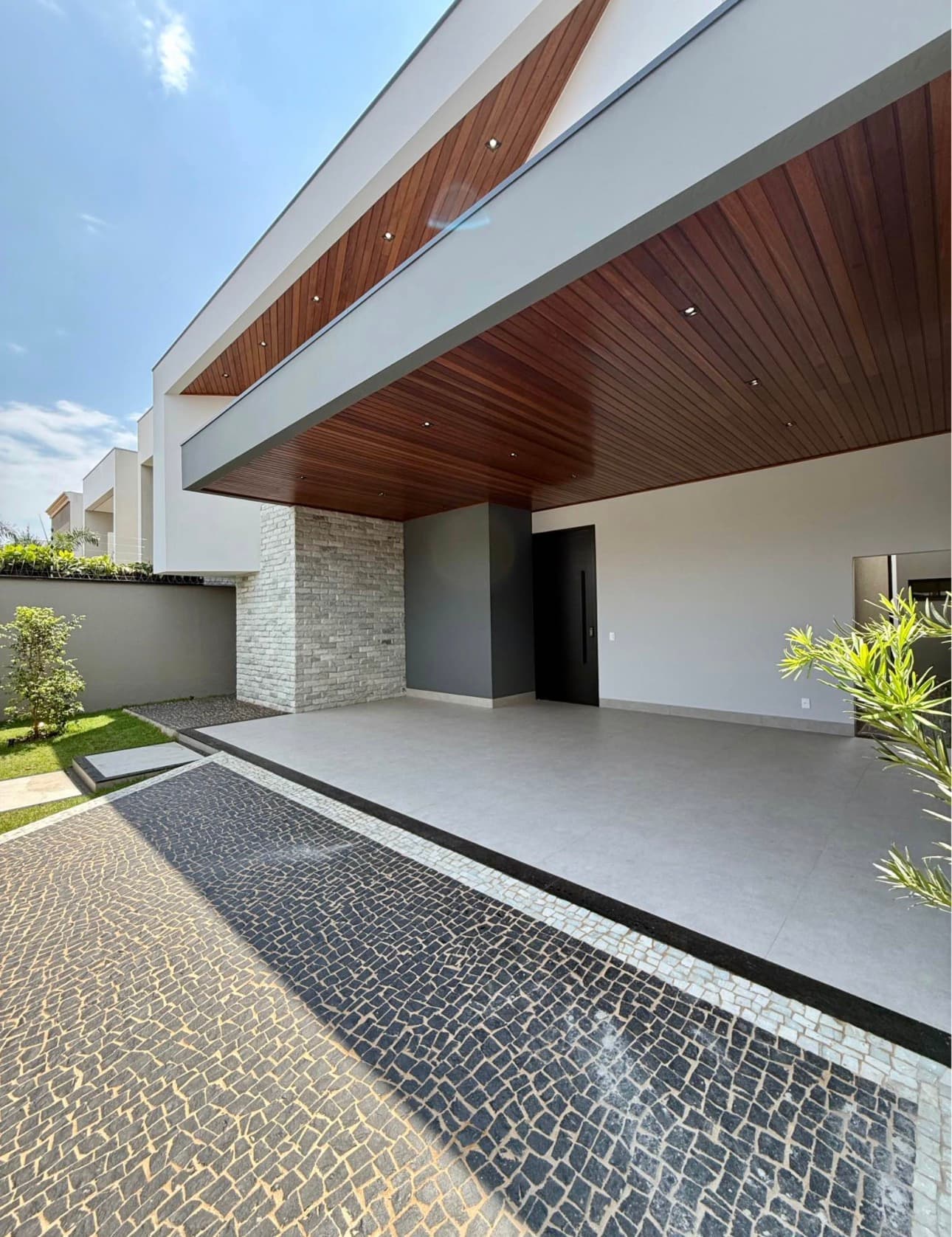 Casa nova de alto padrão com 4 suítes e piscina á venda na 505 Sul em Palmas/TO