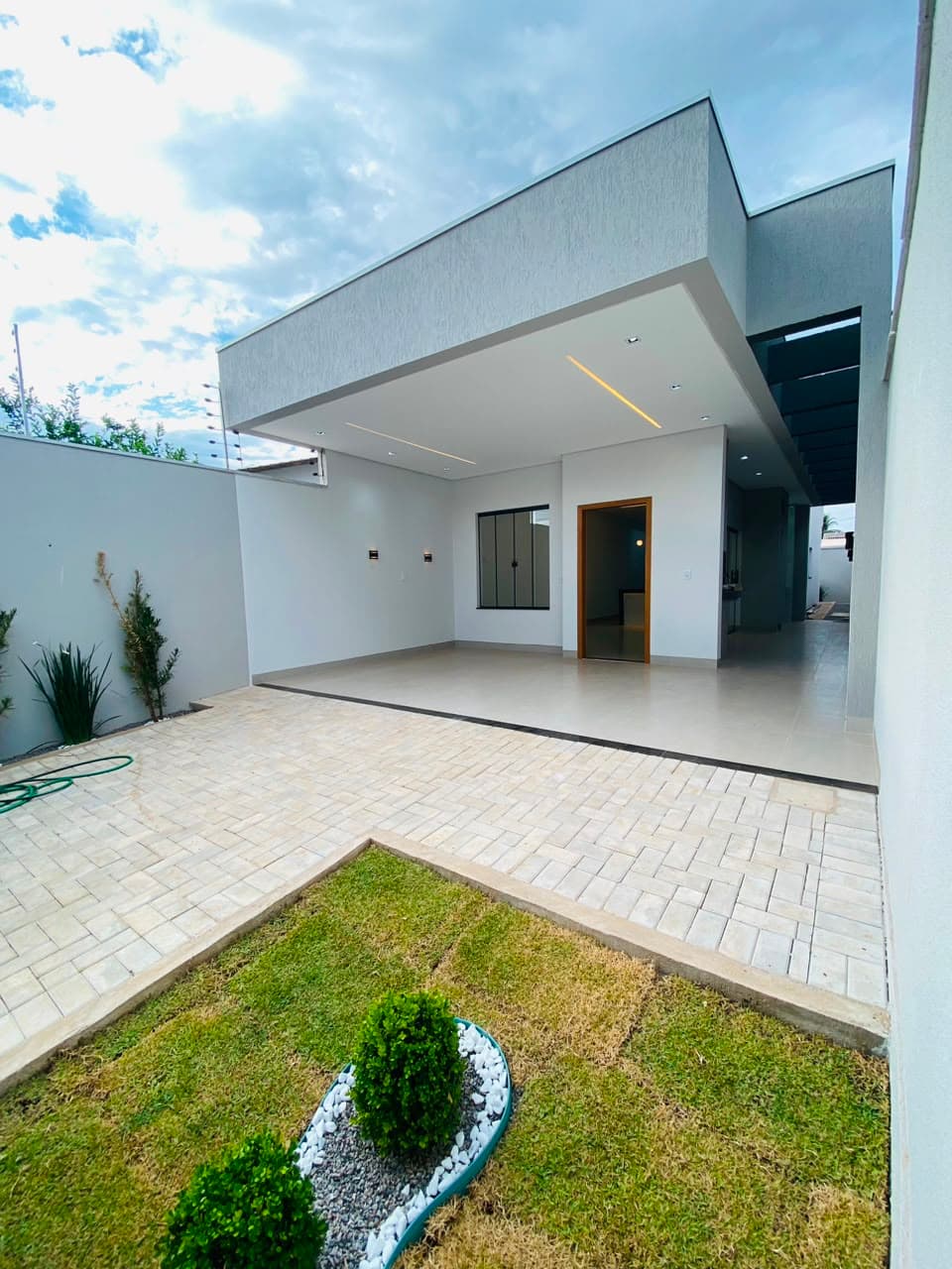 Casa nova com 3 quartos, pé-direito duplo e área gourmet à venda na 1003 Sul – Palmas/TO