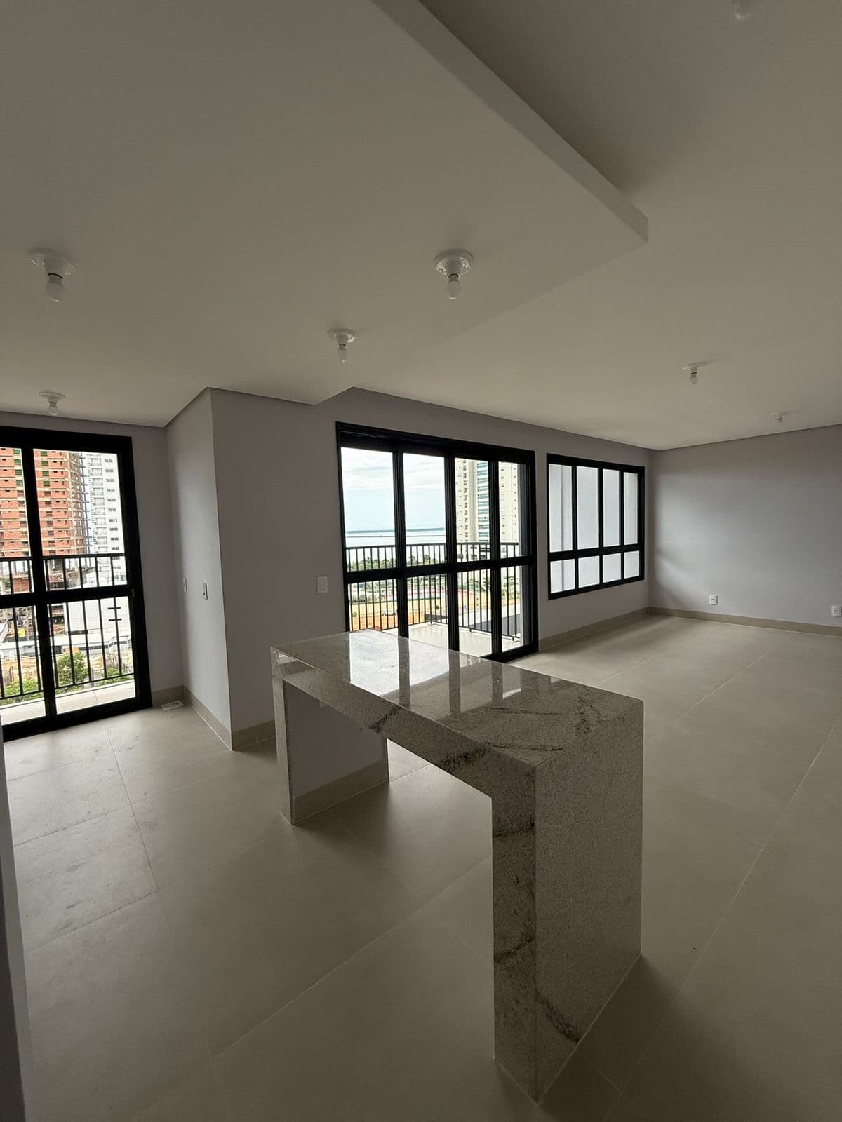 Apartamento com 3 Quartos e Vista para o Lago à Venda na Praia Graciosa – Palmas/TO