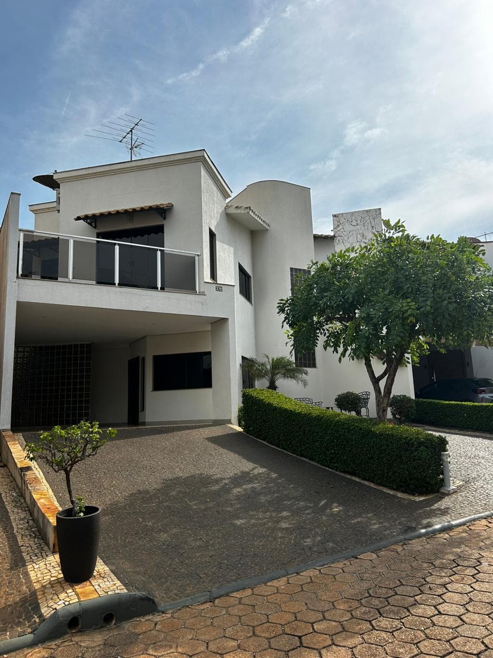 Sobrado 4 suítes em condomínio na 404 Sul em Palmas – alto padrão com área gourmet e 6 vagas