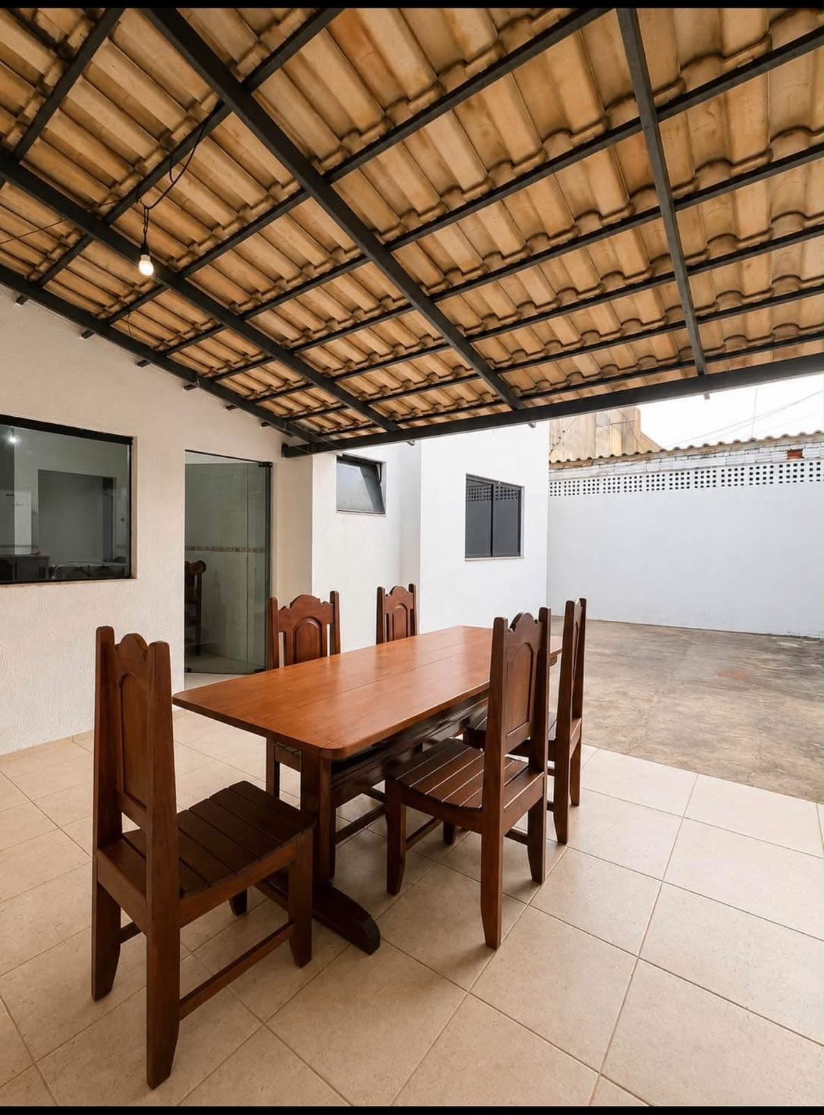 Casa à venda na 704 Sul com 3 quartos, suíte e porteira fechada em Palmas