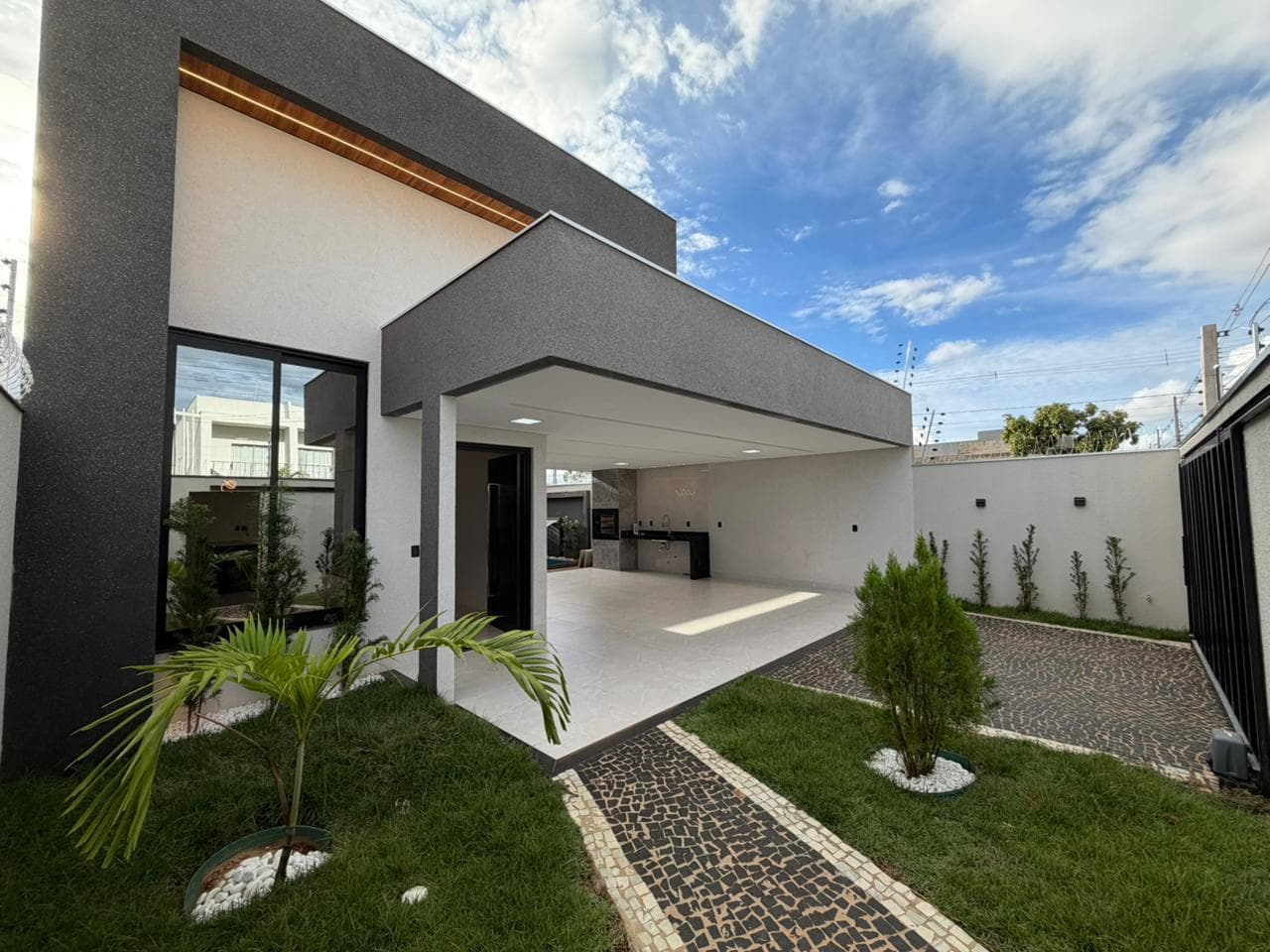 Casa de alto padrão 4 quartos com piscina na 1504 Sul
