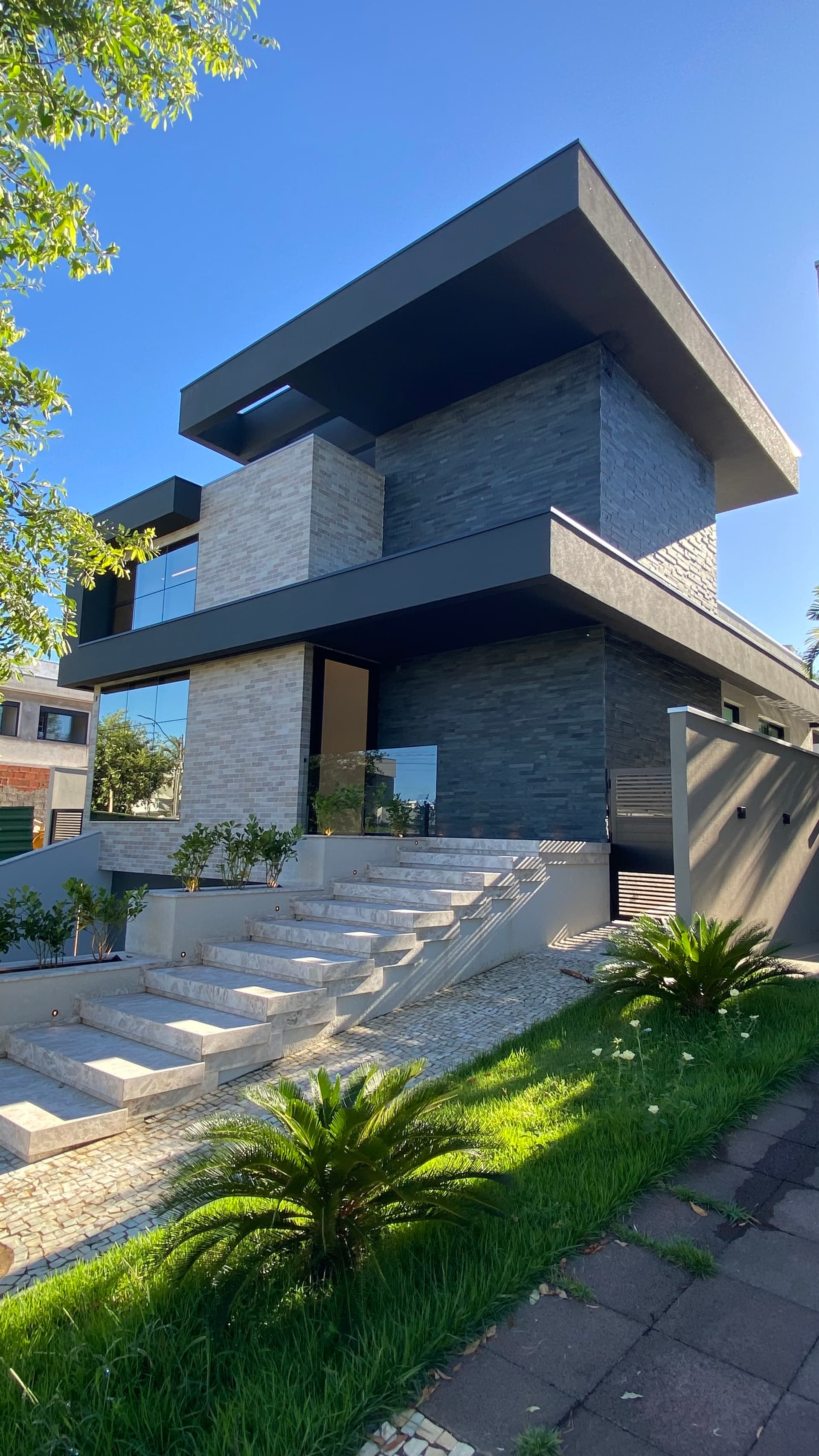 Casa térrea de alto padrão com 4 suítes no Alphaville 1 em Palmas
