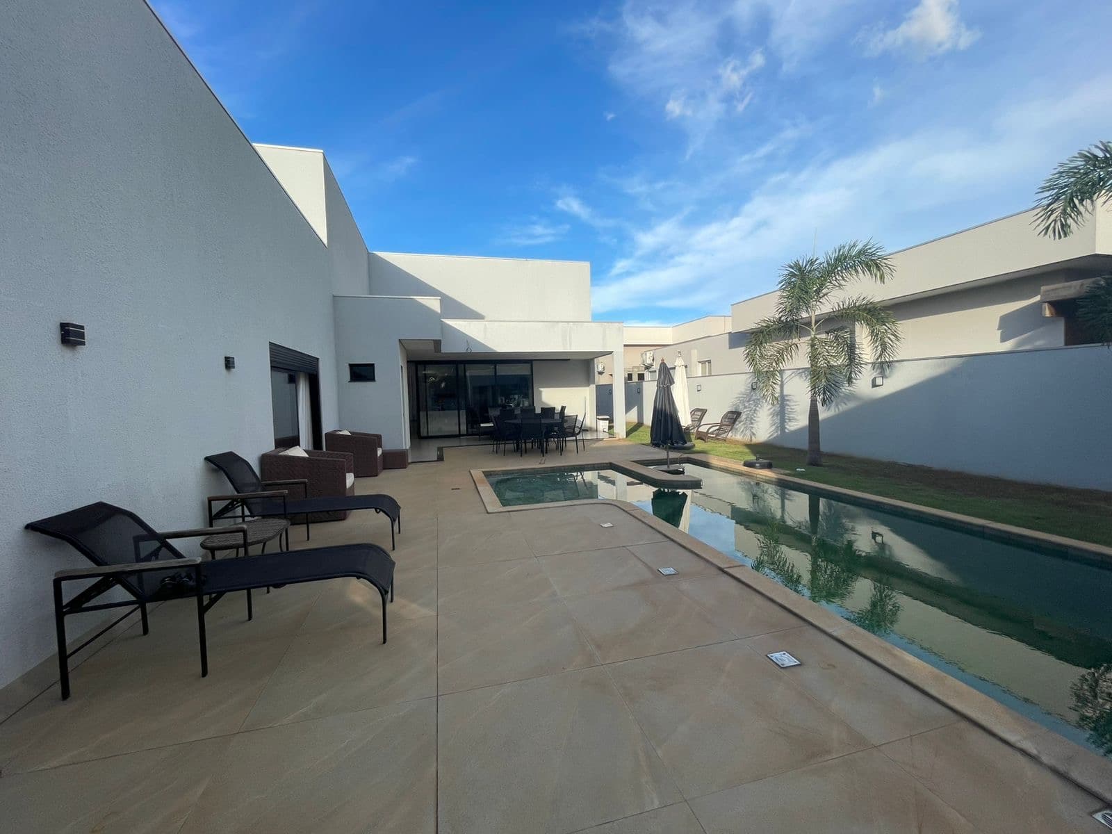 Casa alto padrão com 3 suítes, piscina e sauna no Residencial Polinésia em Palmas