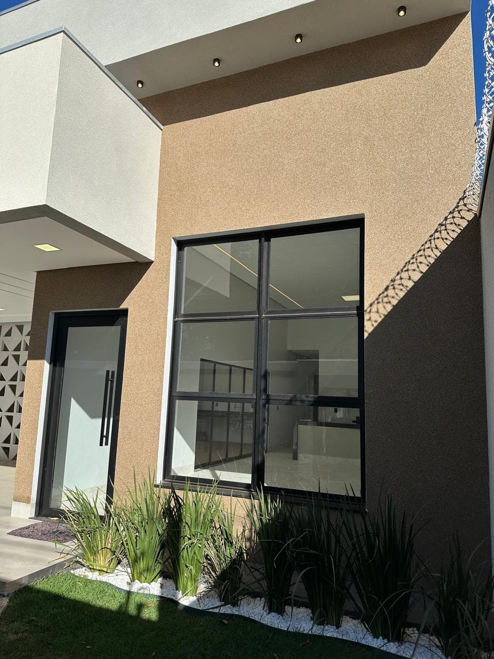 Casa nova 3 suítes com piscina e acabamento de alto padrão na 1205 Sul