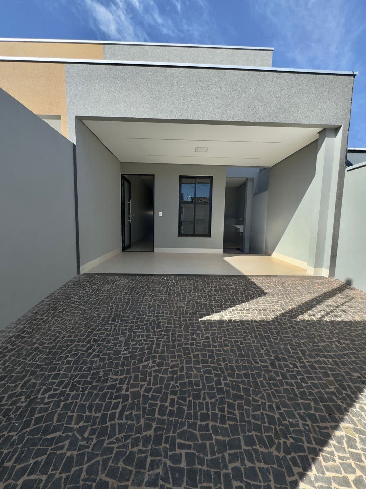 Casa com 2 quartos e pé-direito alto à venda na 604 Norte em Palmas – TO