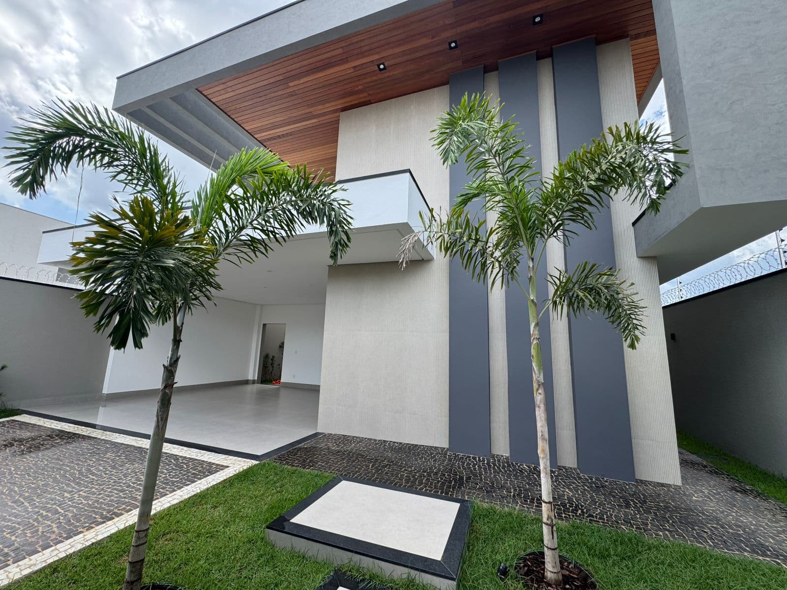 Casa alto padrão com 3 suítes, piscina e área gourmet na 505 Sul em Palmas