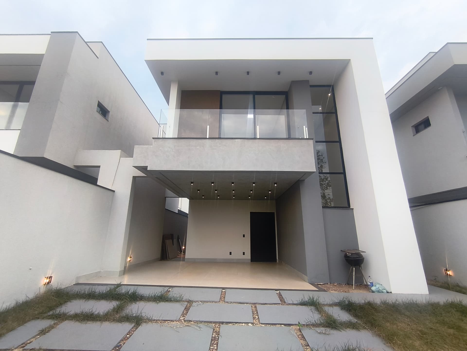 Sobrado moderno de alto padrão com piscina e área gourmet – Palmas/TO