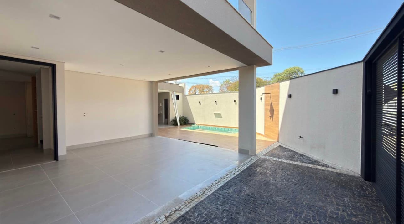 Sobrado de Alto Padrão com 4 Suítes, Piscina e Energia Solar à Venda na Quadra 505 – Palmas/TO