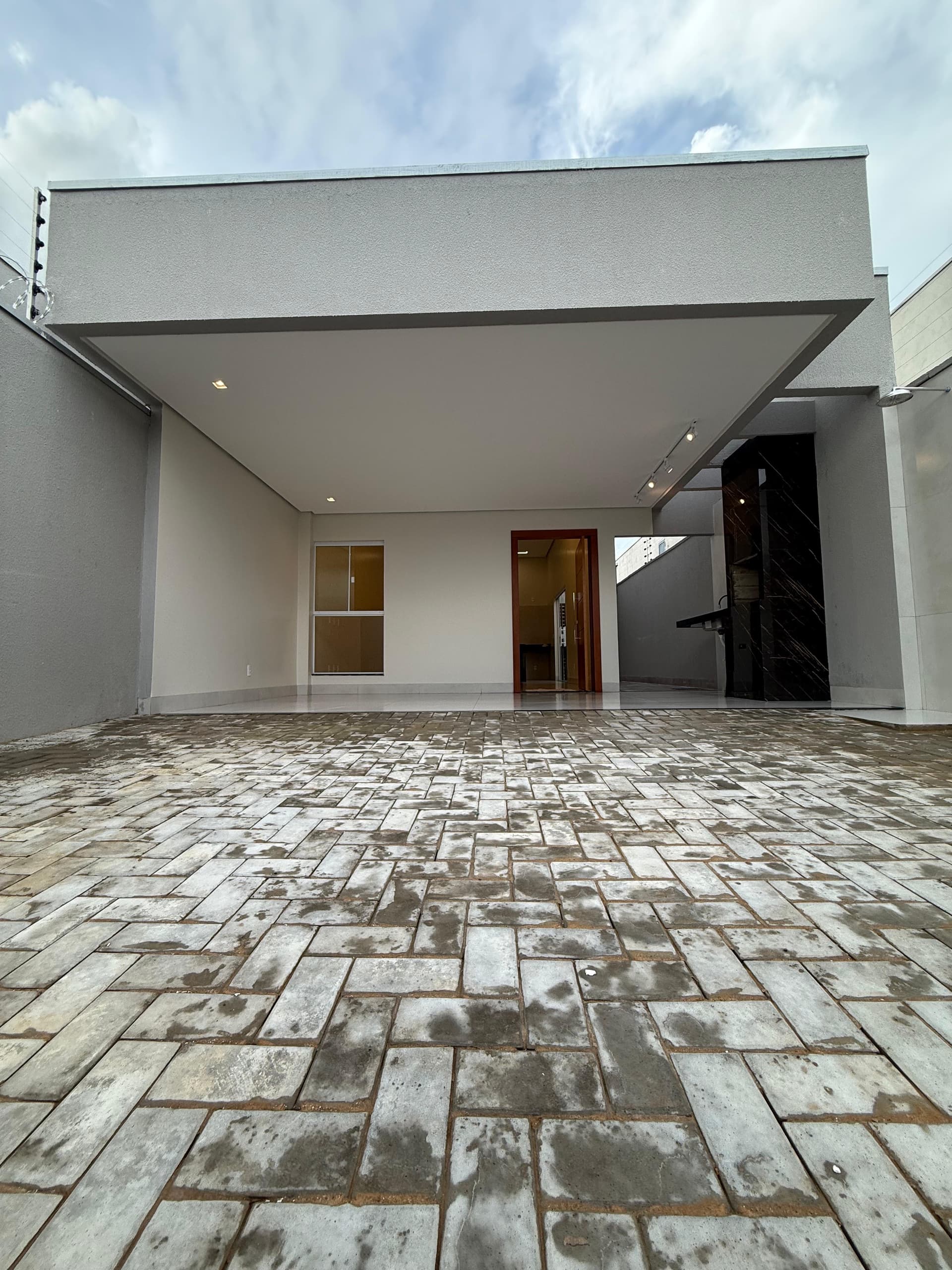 Casa 3 quartos com pé direito duplo e área gourmet na 1504 Sul