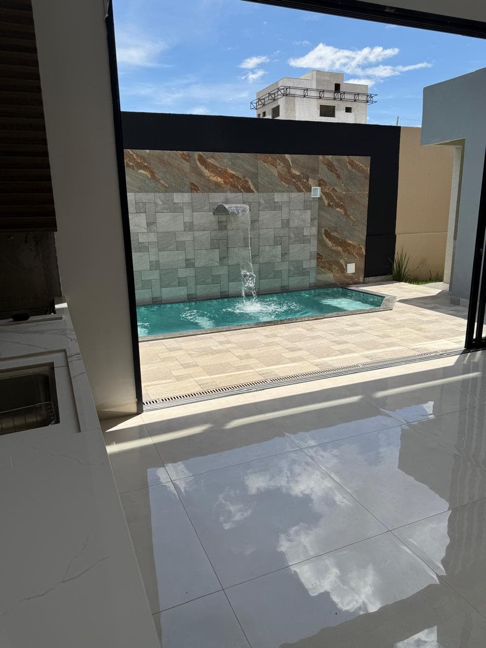 Sobrado de alto padrão com 3 suítes no Condomínio Buriti Garden em Palmas