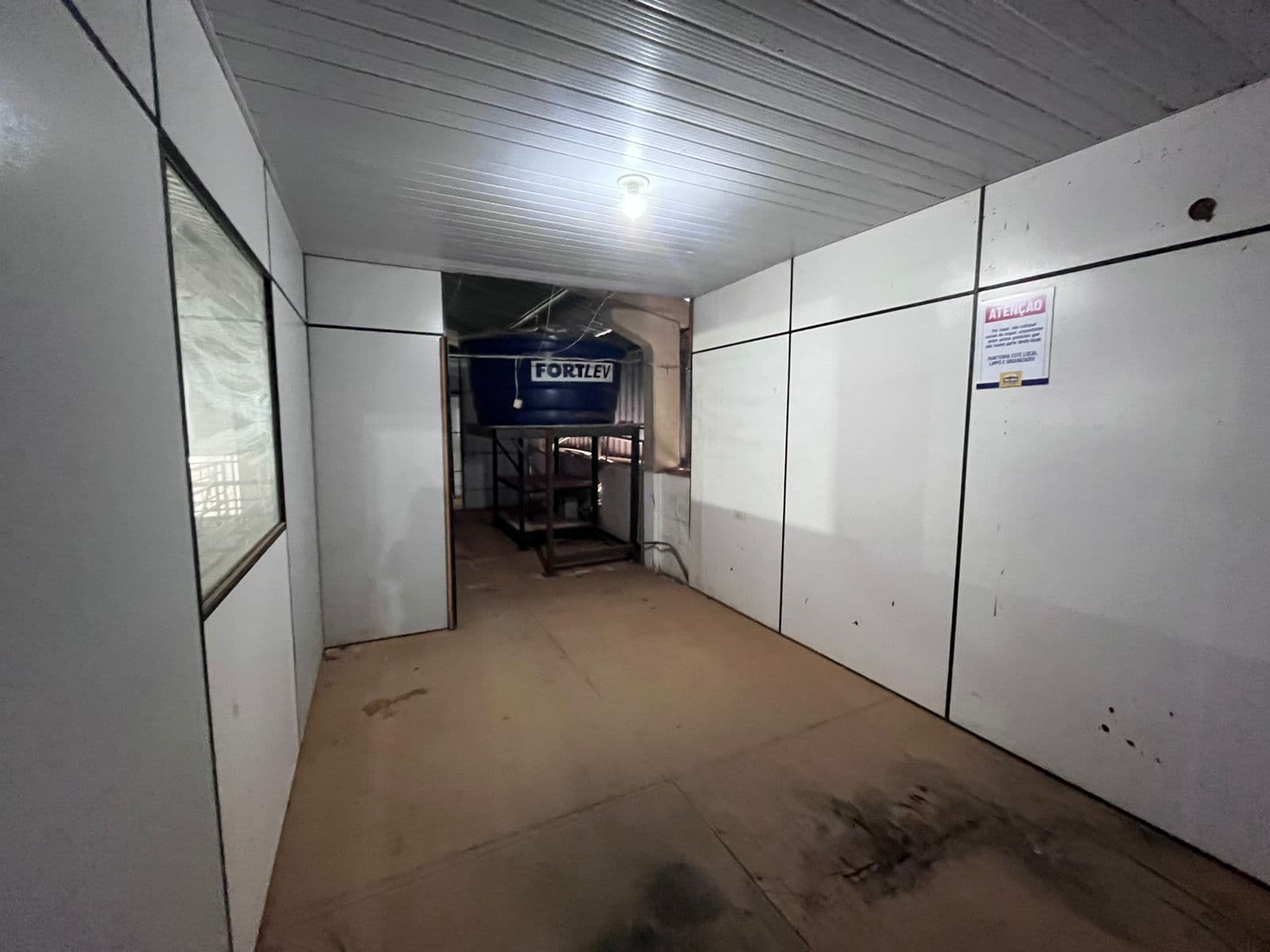 Galpão comercial com 904 m² e mezanino para locação na 912 Sul em Palmas – TO