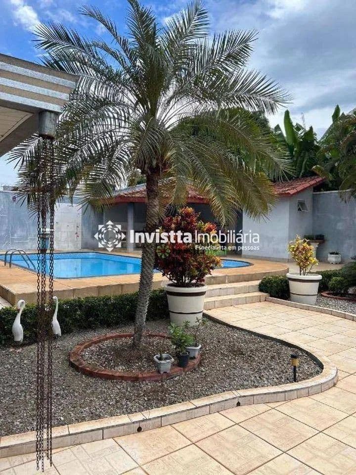 Casa com amplo quintal, piscina e área gourmet no Centro de Porto Nacional