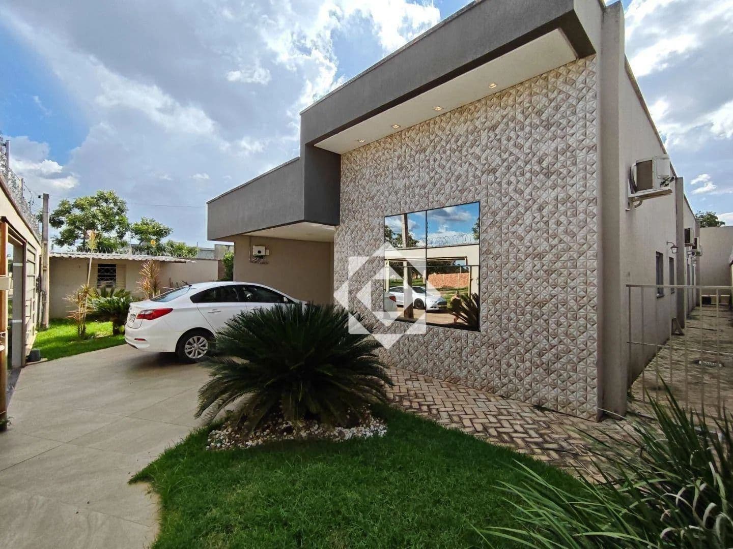 Casa de alto padrão mobiliada com energia solar e lazer completo em Palmas