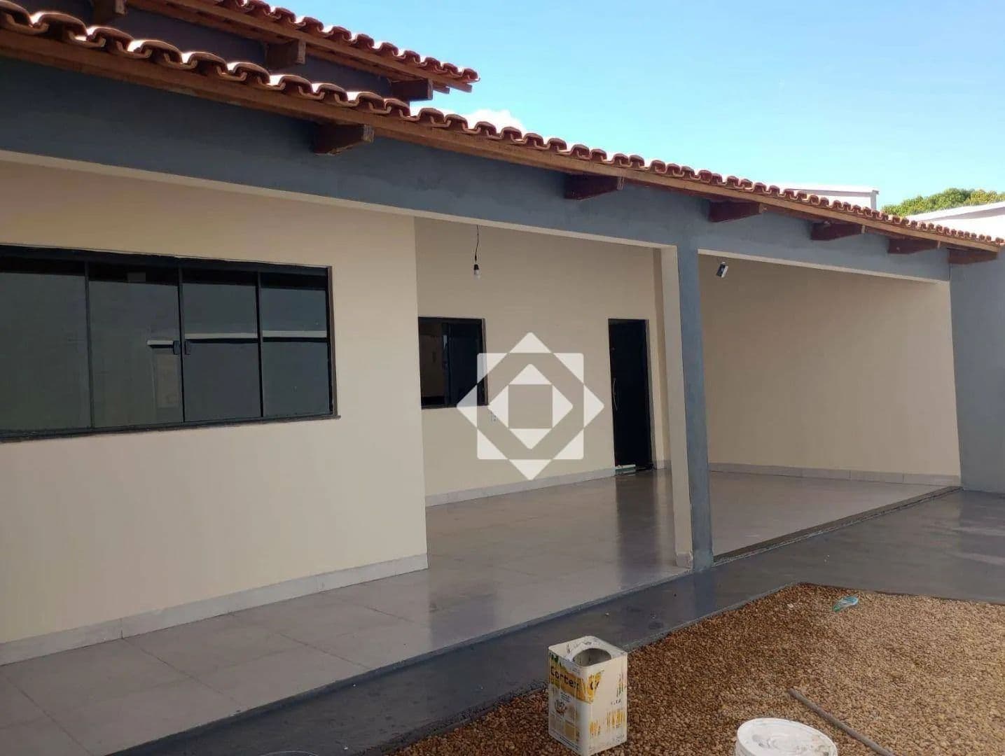 Casa com suíte e garagem para 3 carros no Jardim Aeroporto em Palmas
