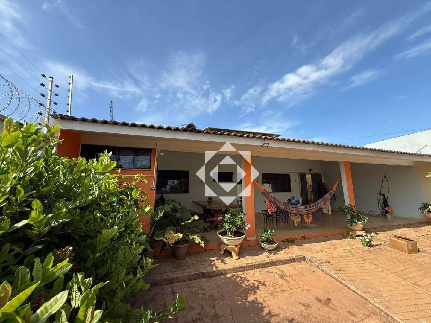 Casa com 3 quartos e amplo quintal em Luzimangues Porto Nacional