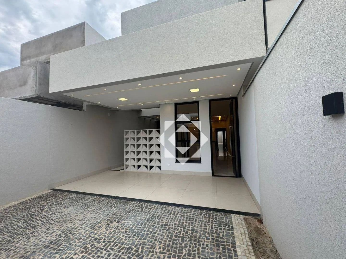 Casa com 3 suítes, piscina e design contemporâneo na região Sul de Palmas