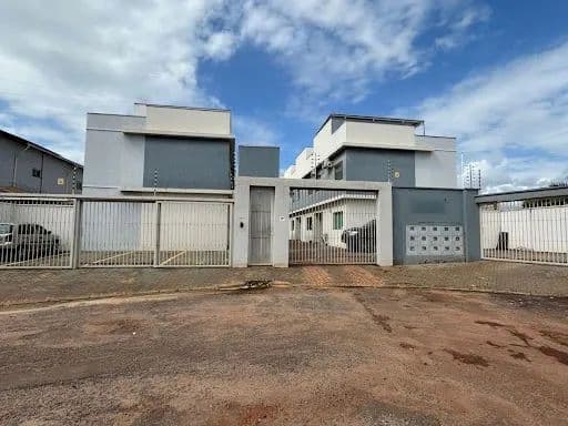 Sobrado moderno com 3 quartos e closet no Residencial Negreiros 6 em Palmas