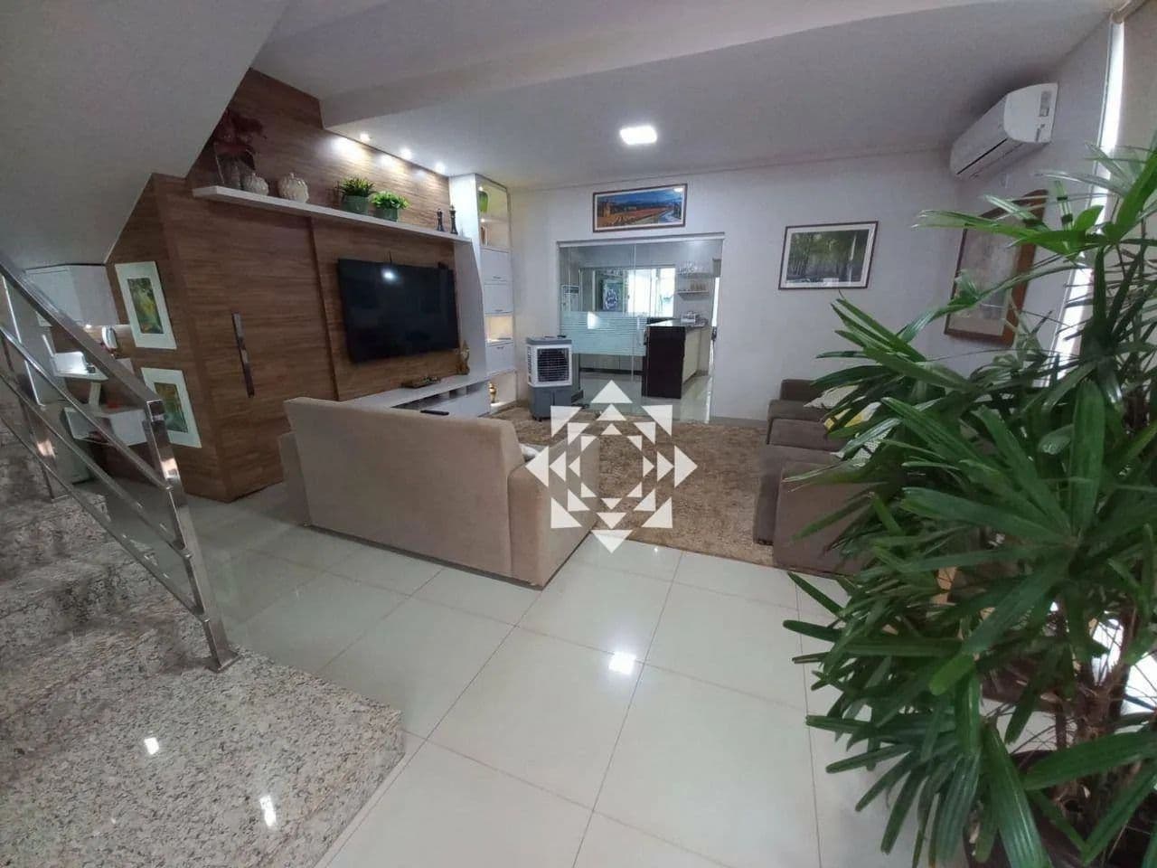 Sobrado com 4 suítes, piscina e energia solar na 307 Sul em Palmas
