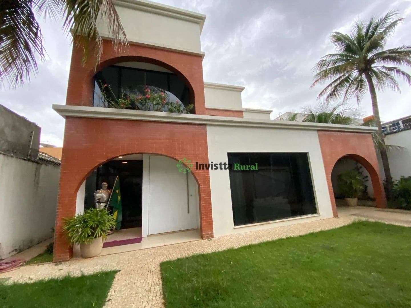 Luxuosa residência contemporânea com 4 suítes e lazer completo na 204 Sul