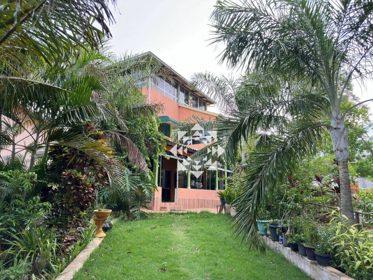 Chácara de 3.000 m² com sobrado triplex e acesso a córrego - Palmas/TO