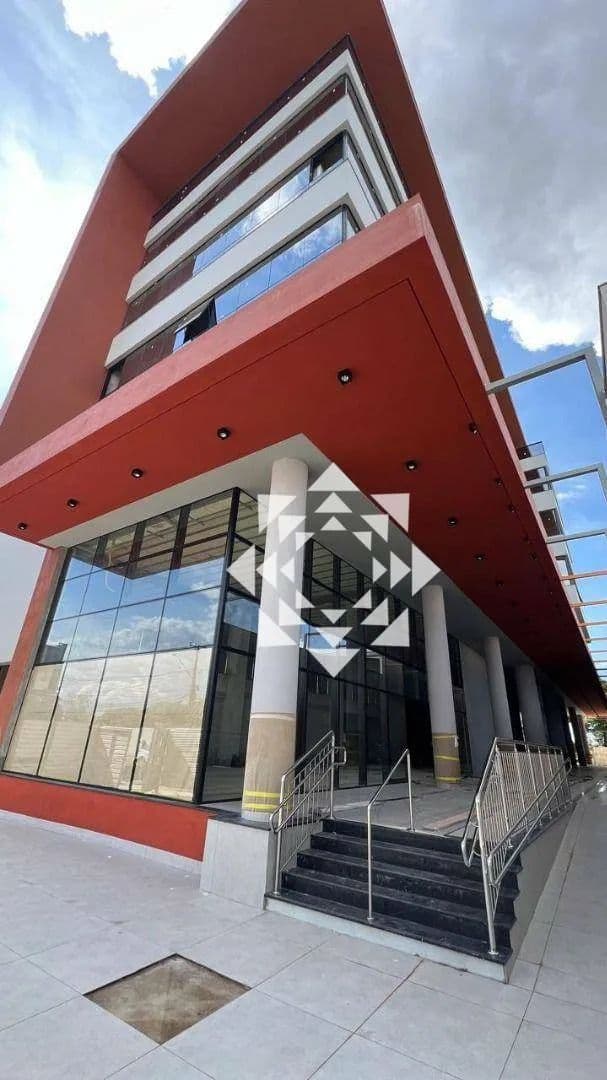 Prédio comercial para locação na 104 Norte em Palmas com fachada espelhada e opção de locação por pavimento