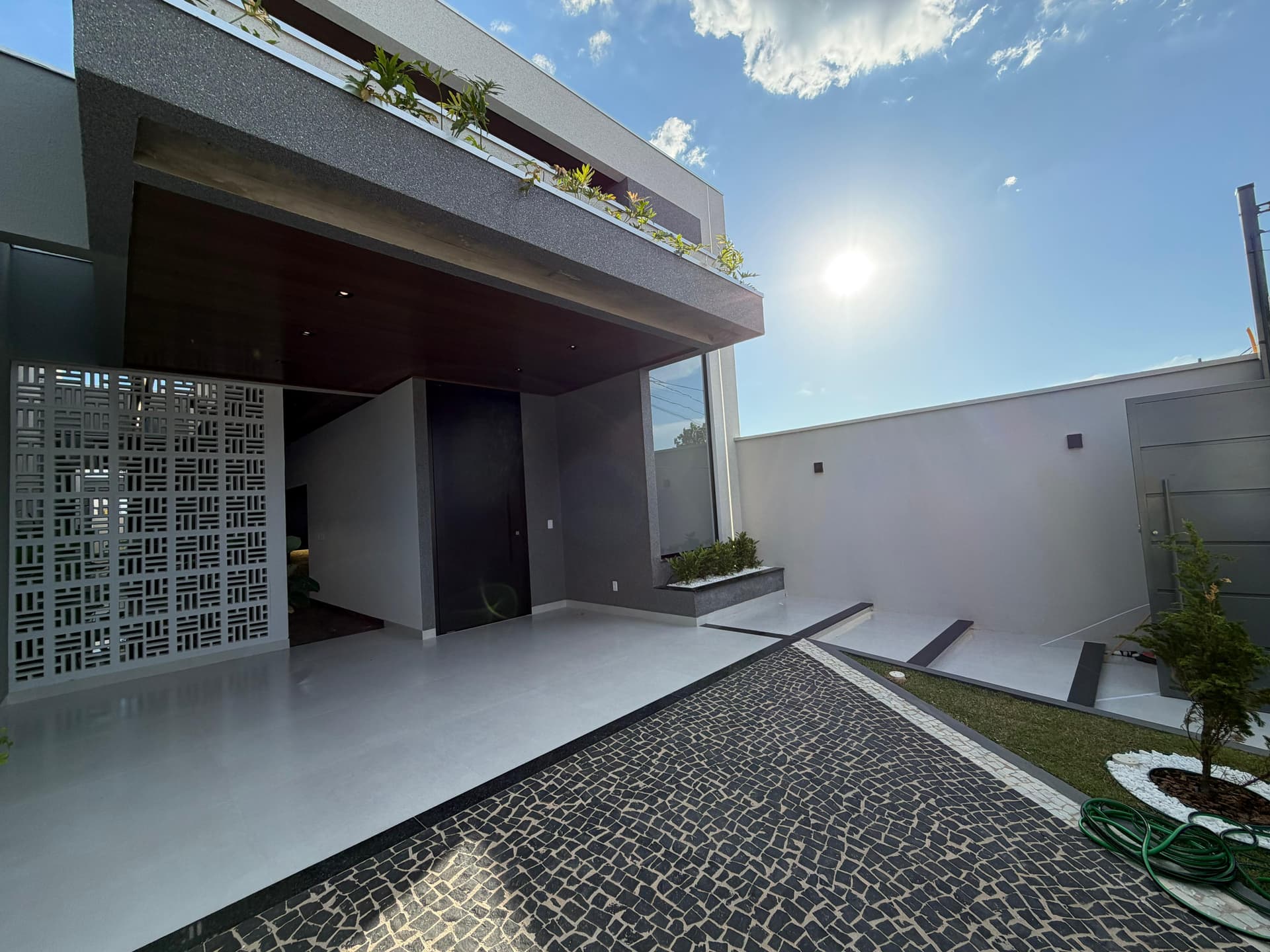 Casa nova de alto padrão com 3 suítes na 409 Sul em Palmas