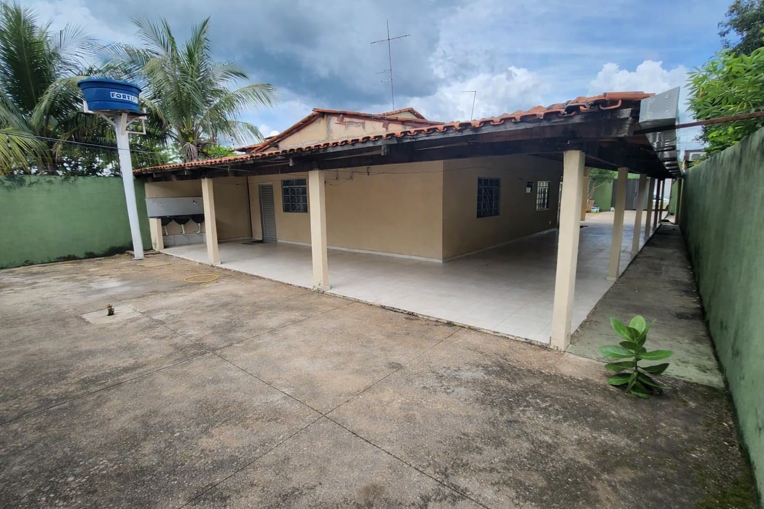 Oportunidade casa ampla aureny 2 próximo ao ginásio Ayrton Senna!!