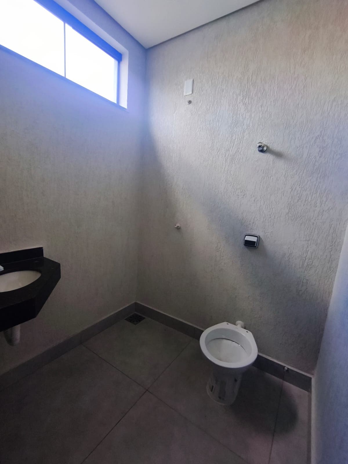 Sala Comercial Térrea com Mezanino à Venda ou Locação na 112 Sul – Palmas/TO