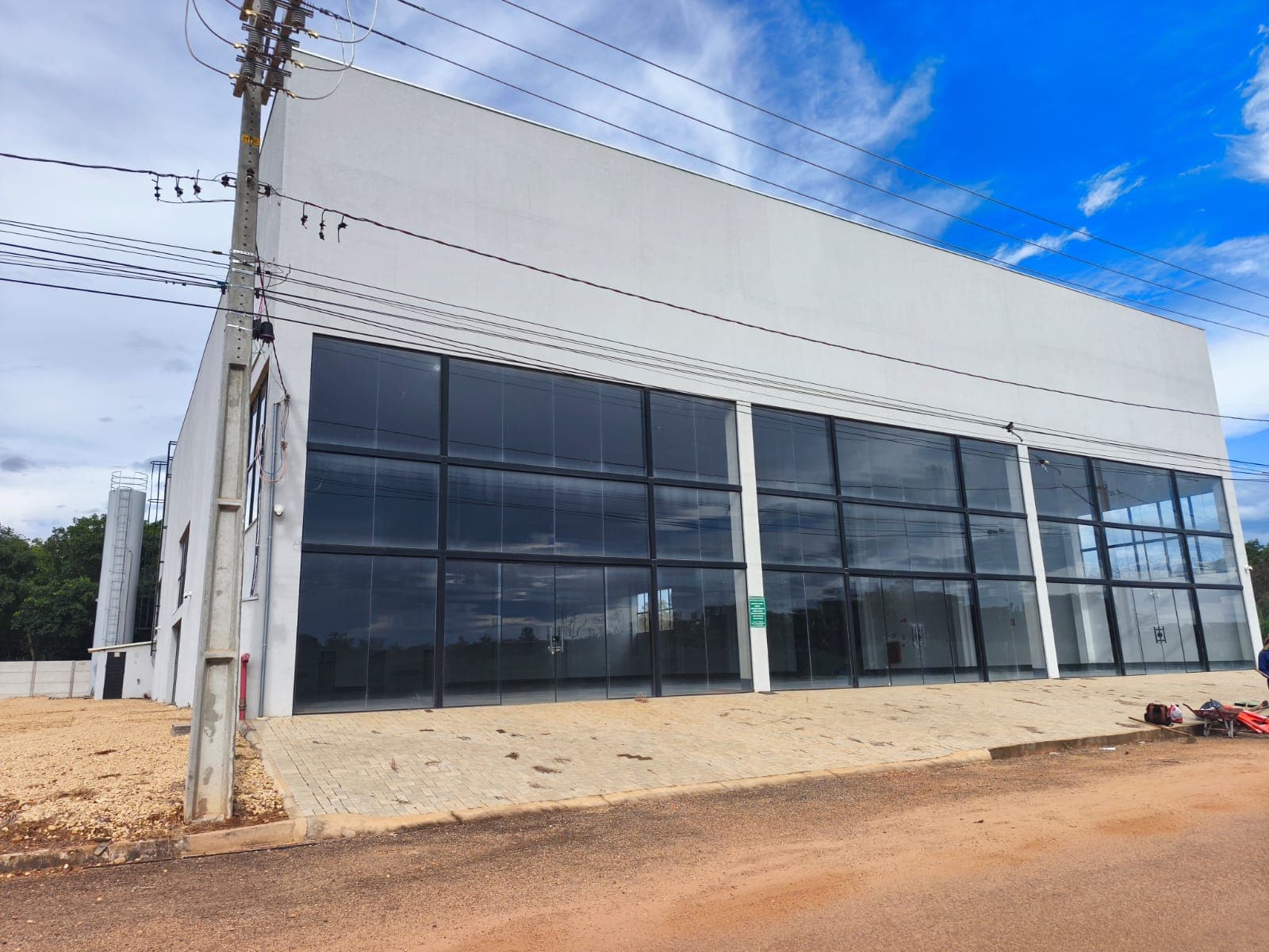 Galpão industrial com 1.100 m² e pé-direito de 9 metros na 903 Sul