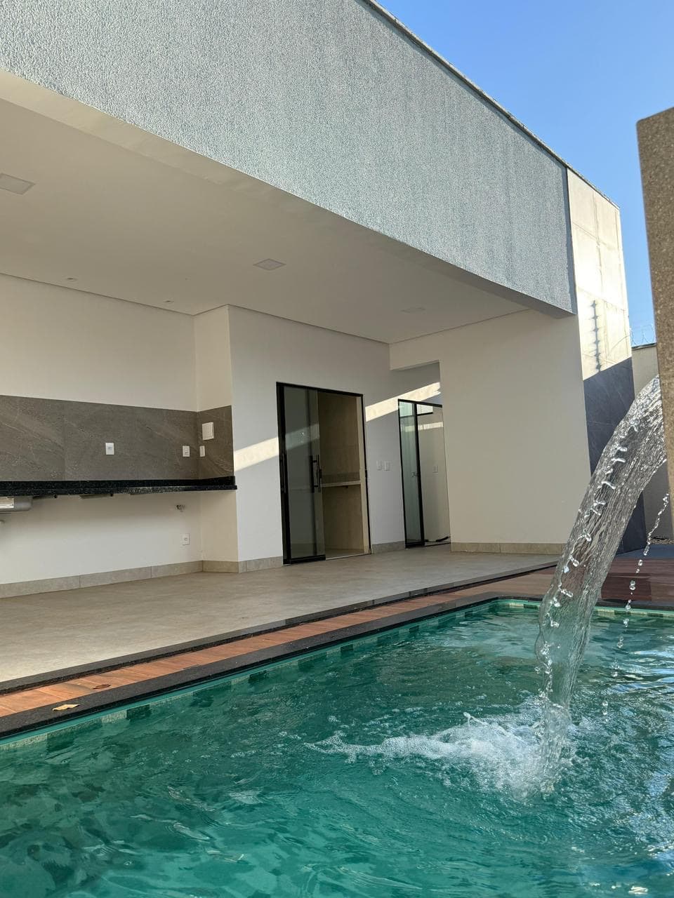 Casa de alto padrão 3 quartos com piscina e energia solar na 1603 Sul