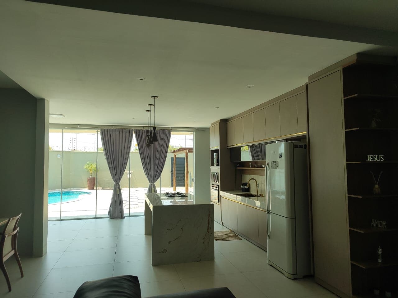 Casa de alto padrão de esquina à venda na 407 Sul – Palmas/TO