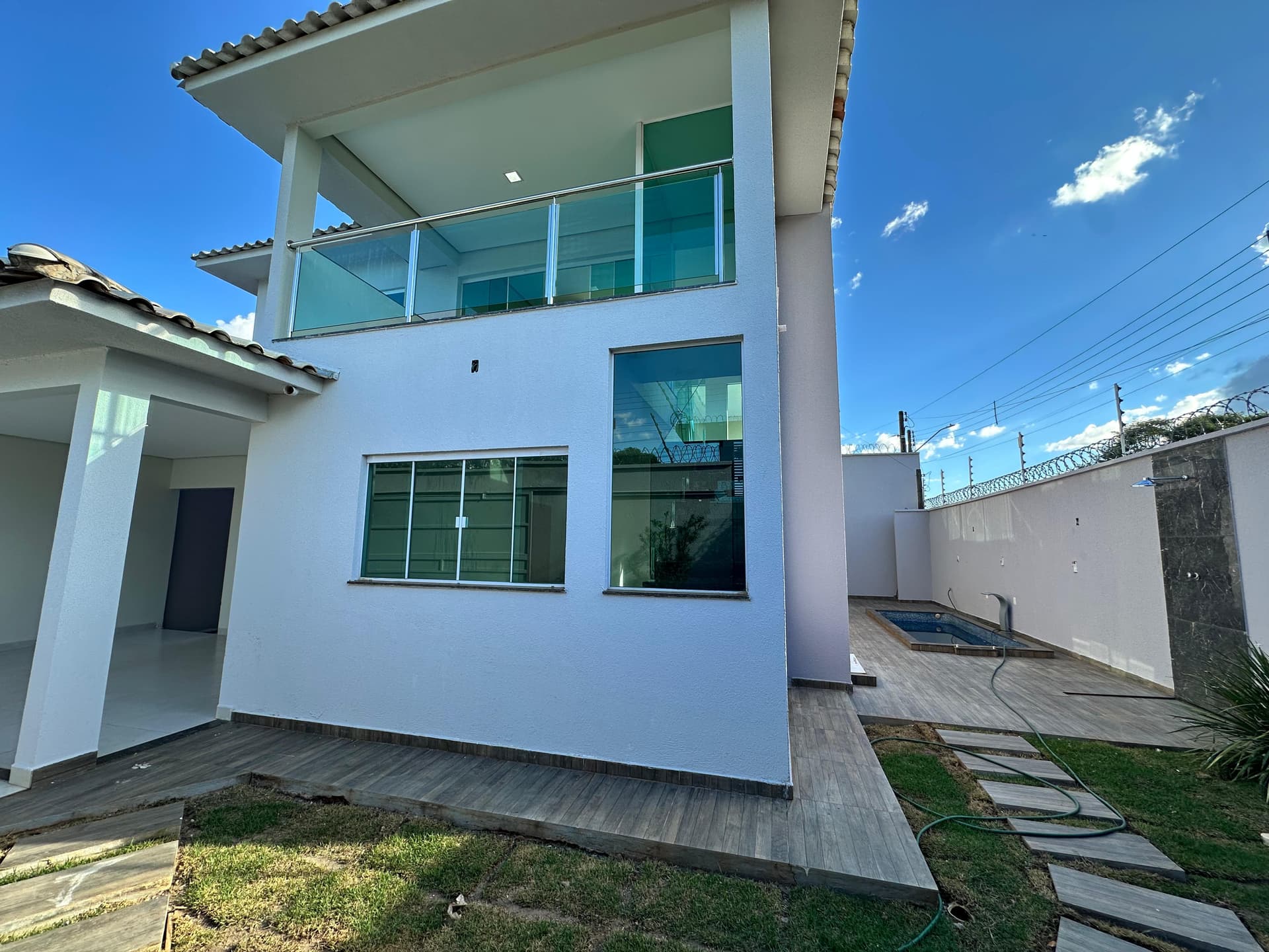 Casa de alto padrão à venda na 1105 Sul com 4 quartos e piscina