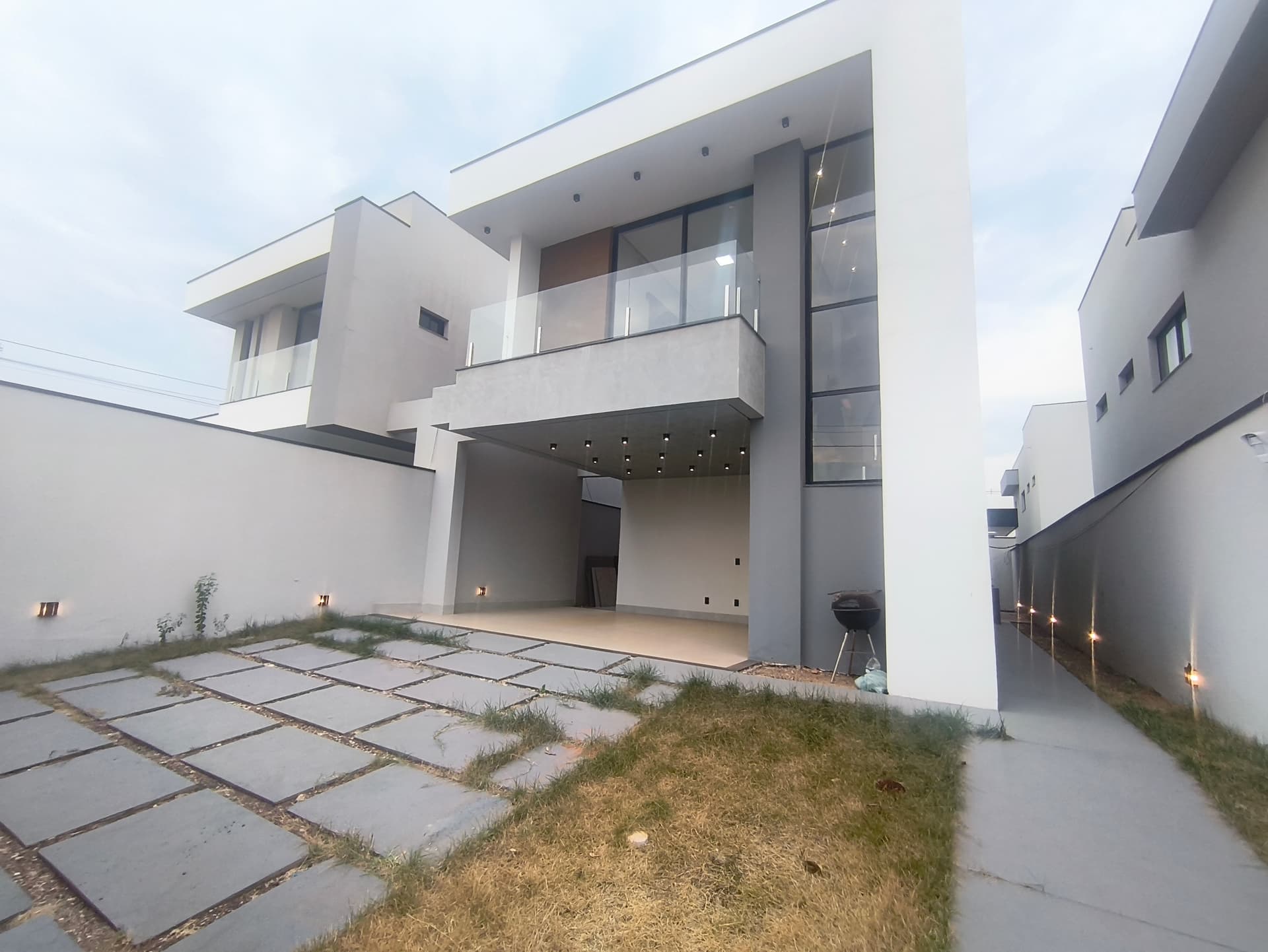 Sobrado moderno de alto padrão com piscina e área gourmet – Palmas/TO