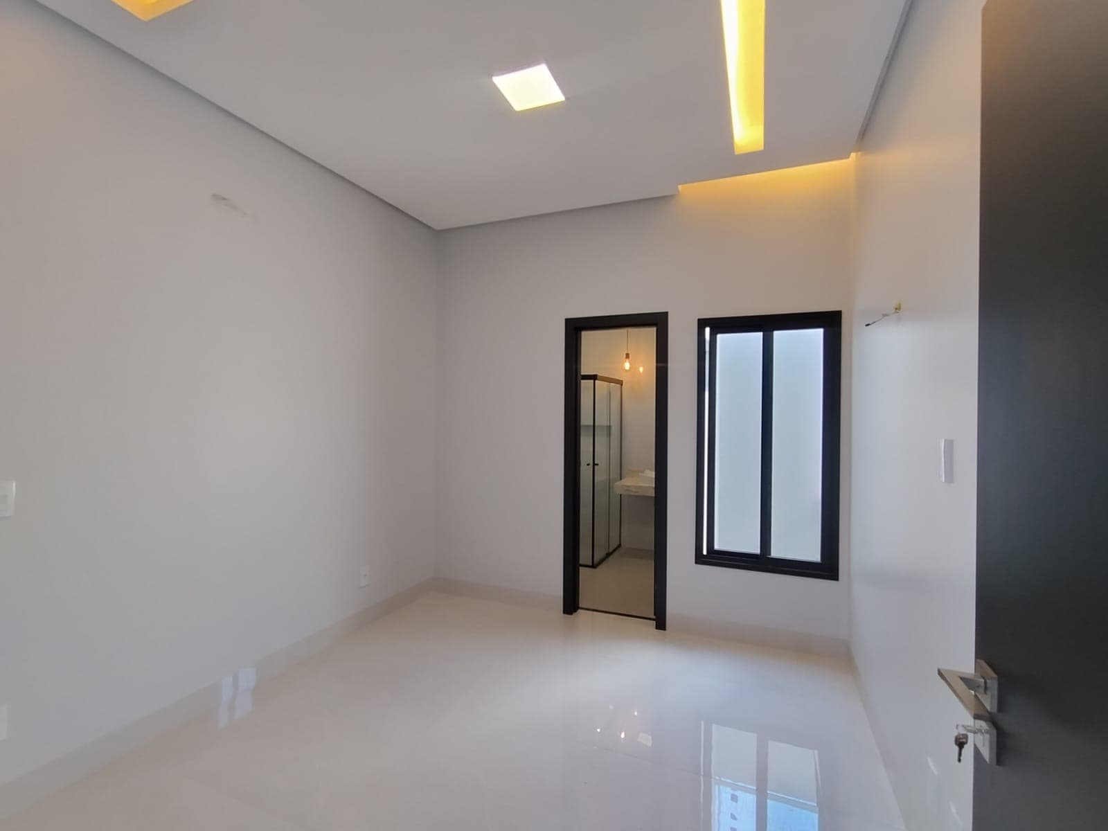 CASA À VENDA NA 309 SUL – ALTO PADRÃO COM 3 SUÍTES EM PALMAS