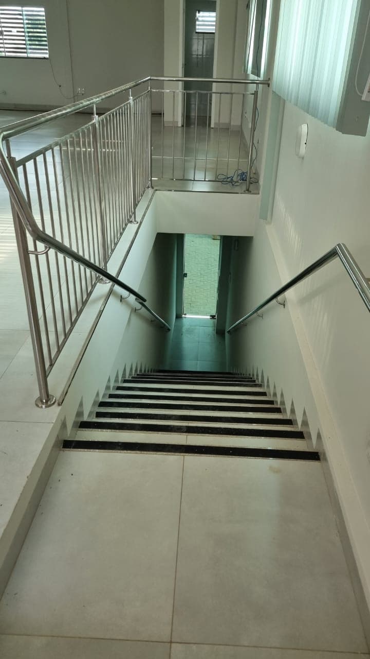 Sala comercial superior com 168 m² na Avenida da 706 Sul