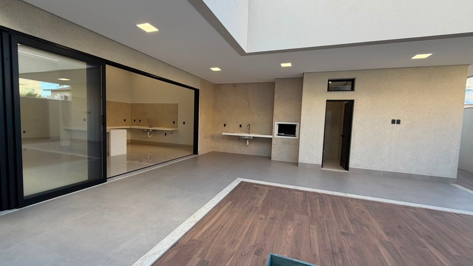 Casa de Alto Padrão à Venda no Condomínio Mirante do Lago – 4 Suítes, Piscina e Área Gourmet | Palmas/TO