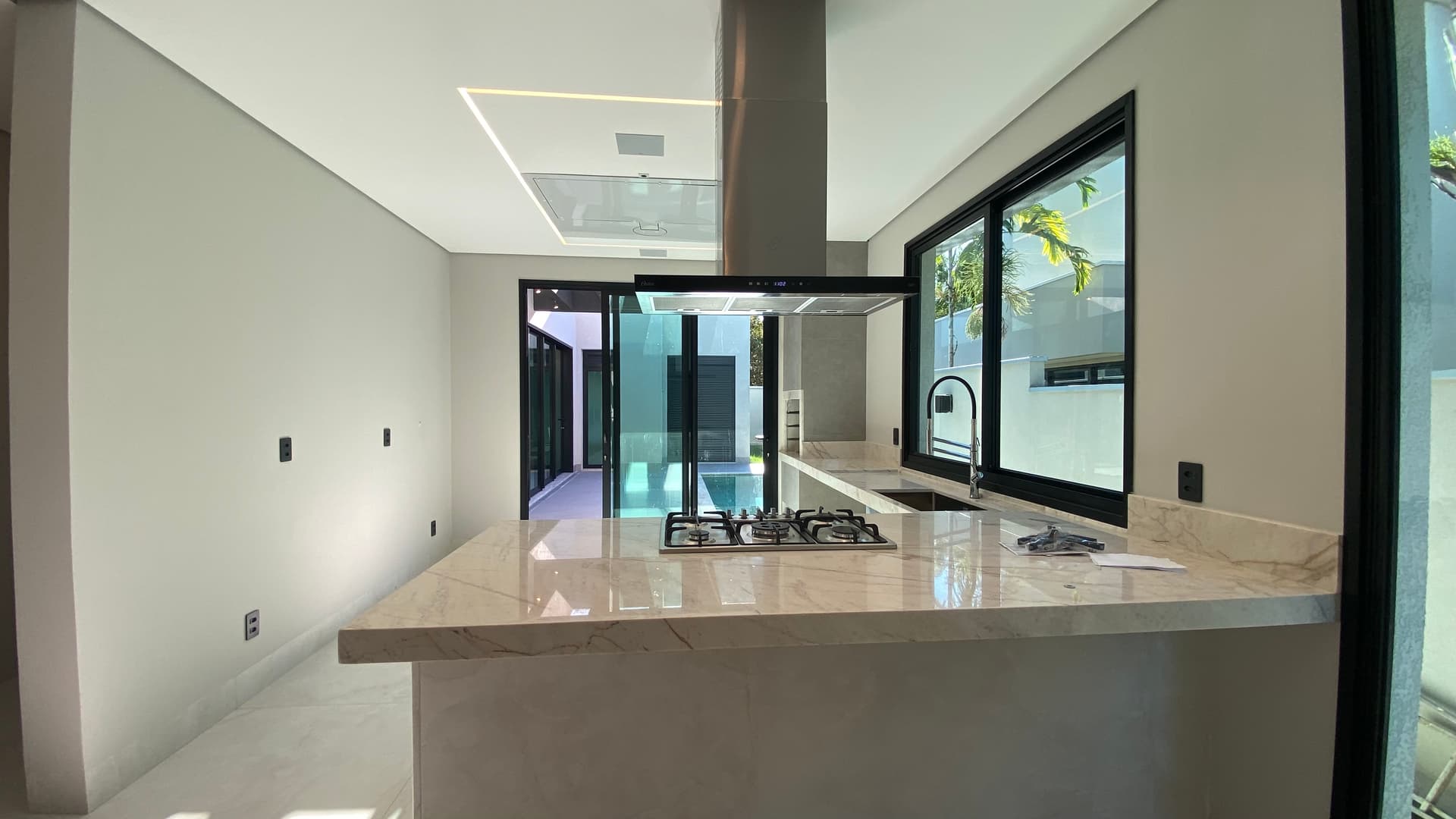 Casa térrea de alto padrão com 4 suítes no Alphaville 1 em Palmas