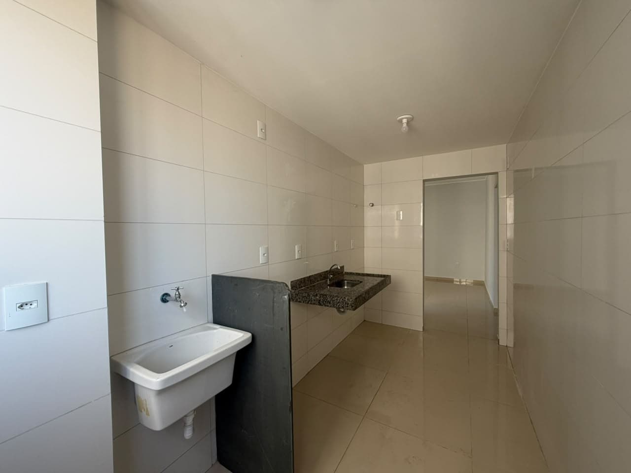 Apartamento 2/4 no Brisas do Lago com codominio