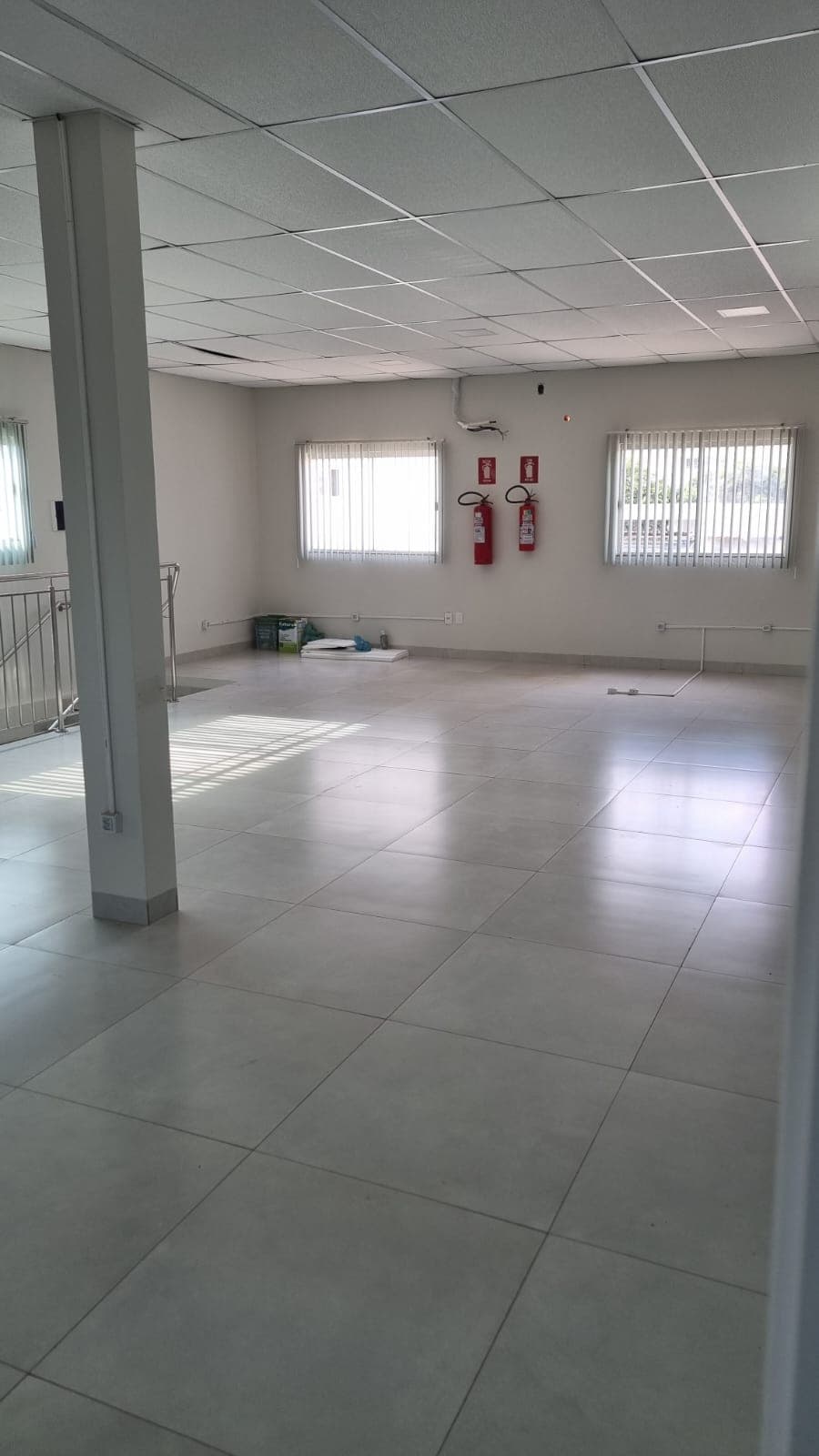 Sala comercial superior com 168 m² na Avenida da 706 Sul