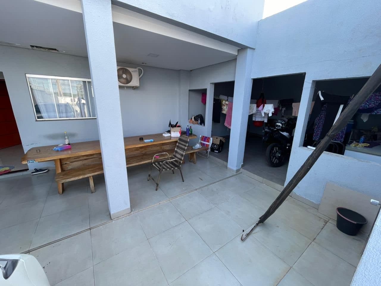 Sobrado de alto padrão 3 suítes com piscina e energia solar em Luzimangues