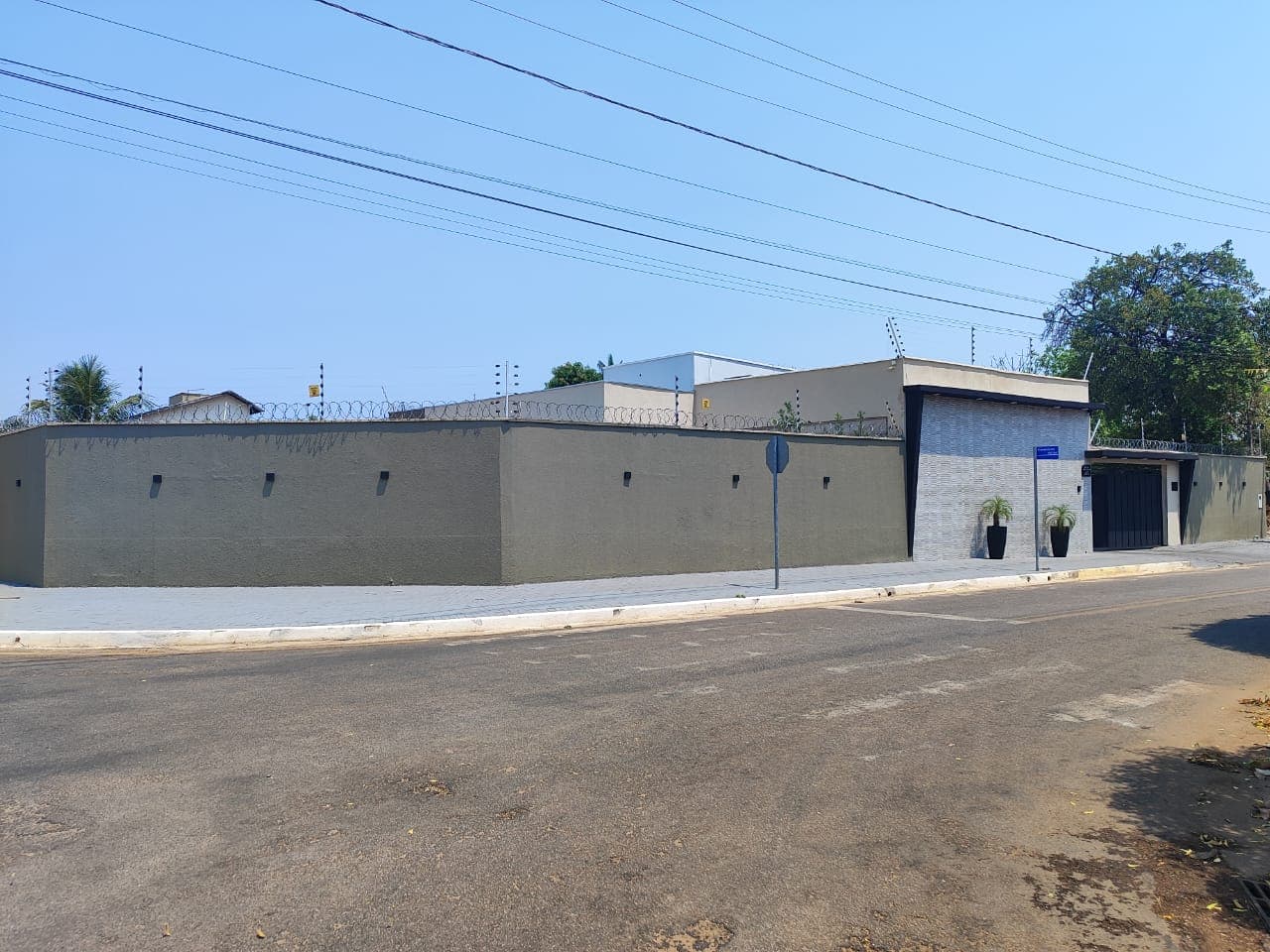 Casa de alto padrão de esquina à venda na 407 Sul – Palmas/TO