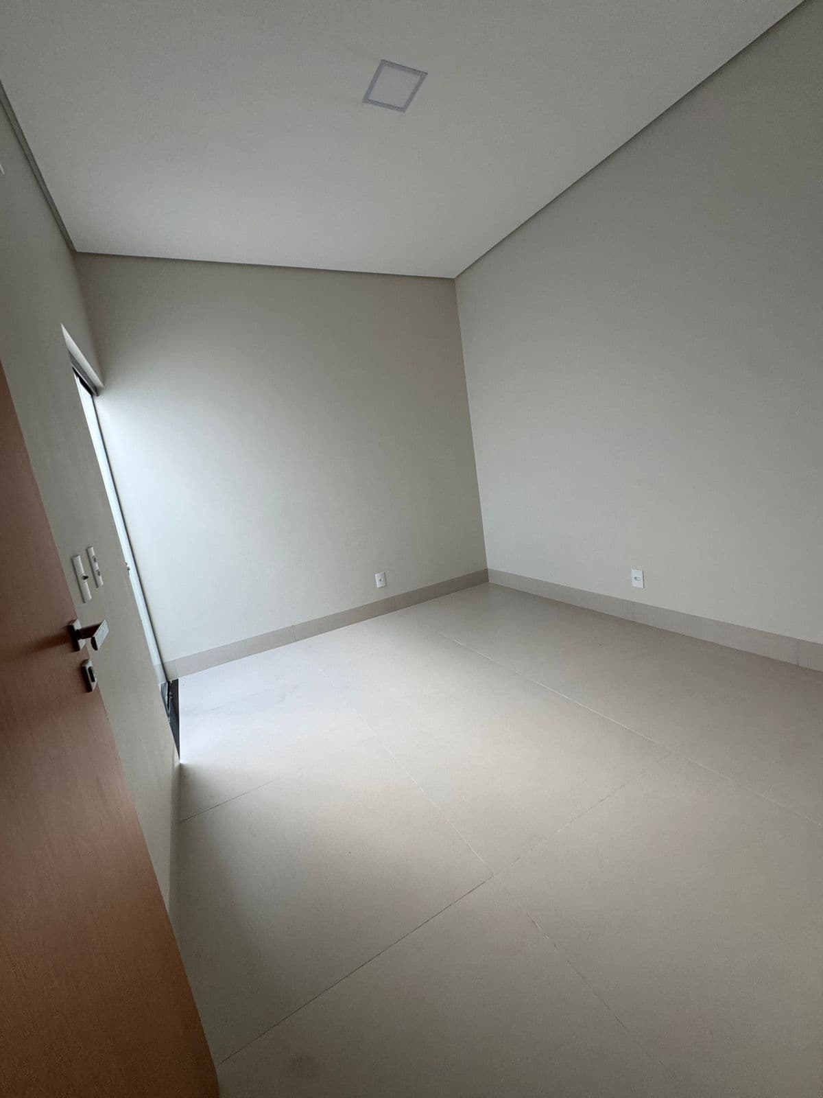 Casa com 2 quartos e pé-direito alto à venda na 604 Norte em Palmas – TO