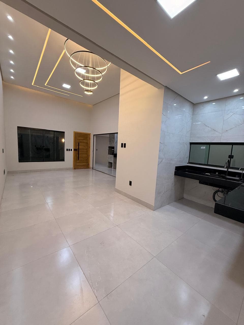 Casa moderna à venda na 505 Sul com 3 suítes e área gourmet em Palmas