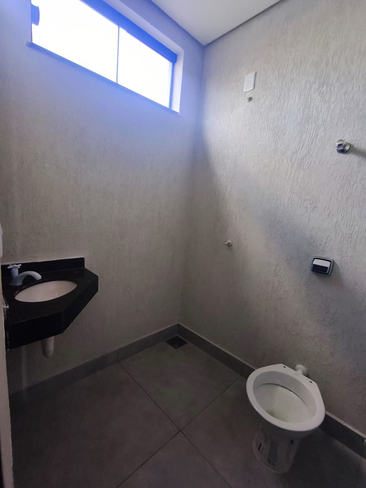 Sala Comercial Térrea com Mezanino à Venda ou Locação na 112 Sul – Palmas/TO