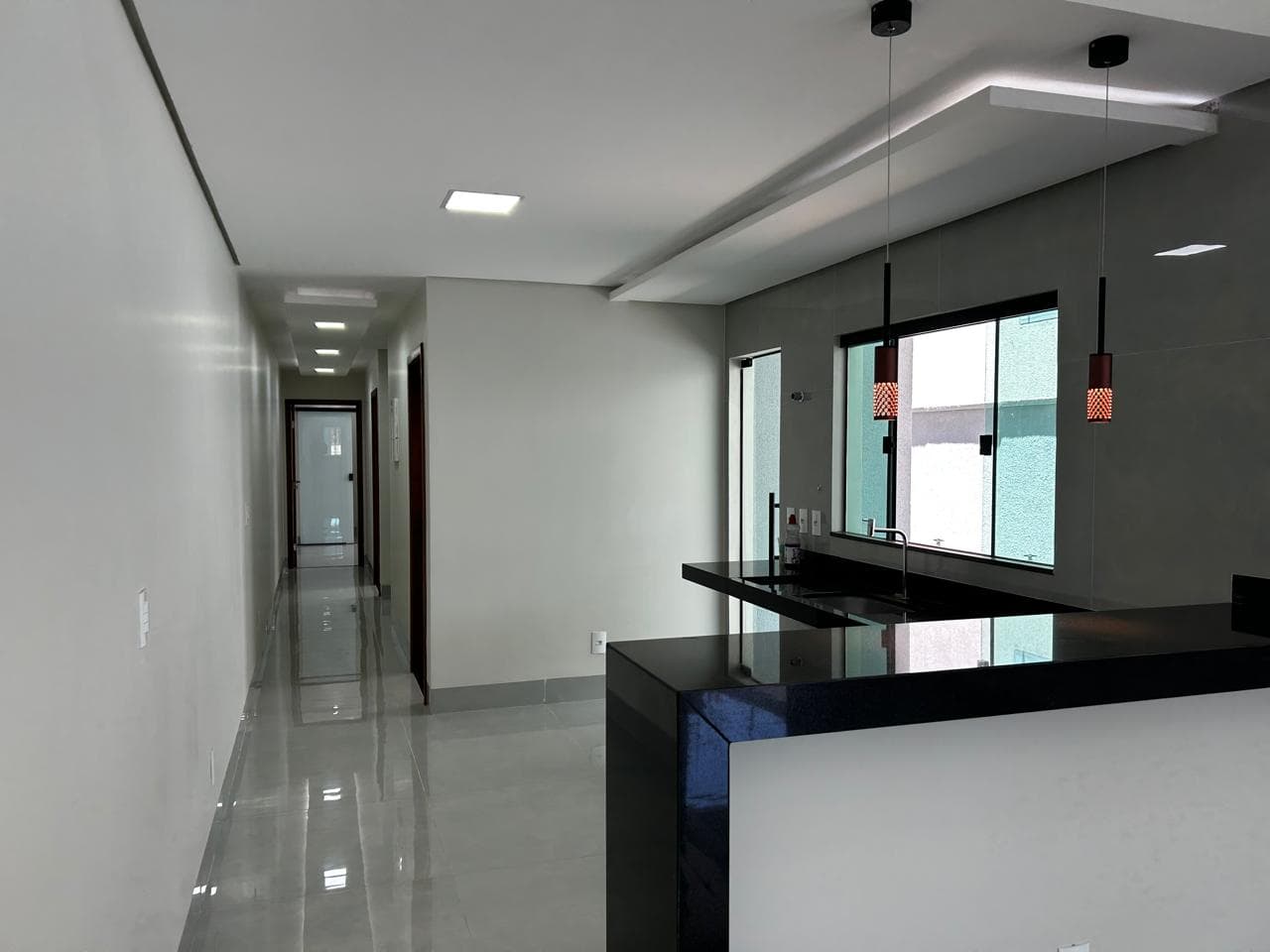 Casa 3 quartos, sendo uma suíte e 2 vagas de garagem, na quadra 1003 sul
