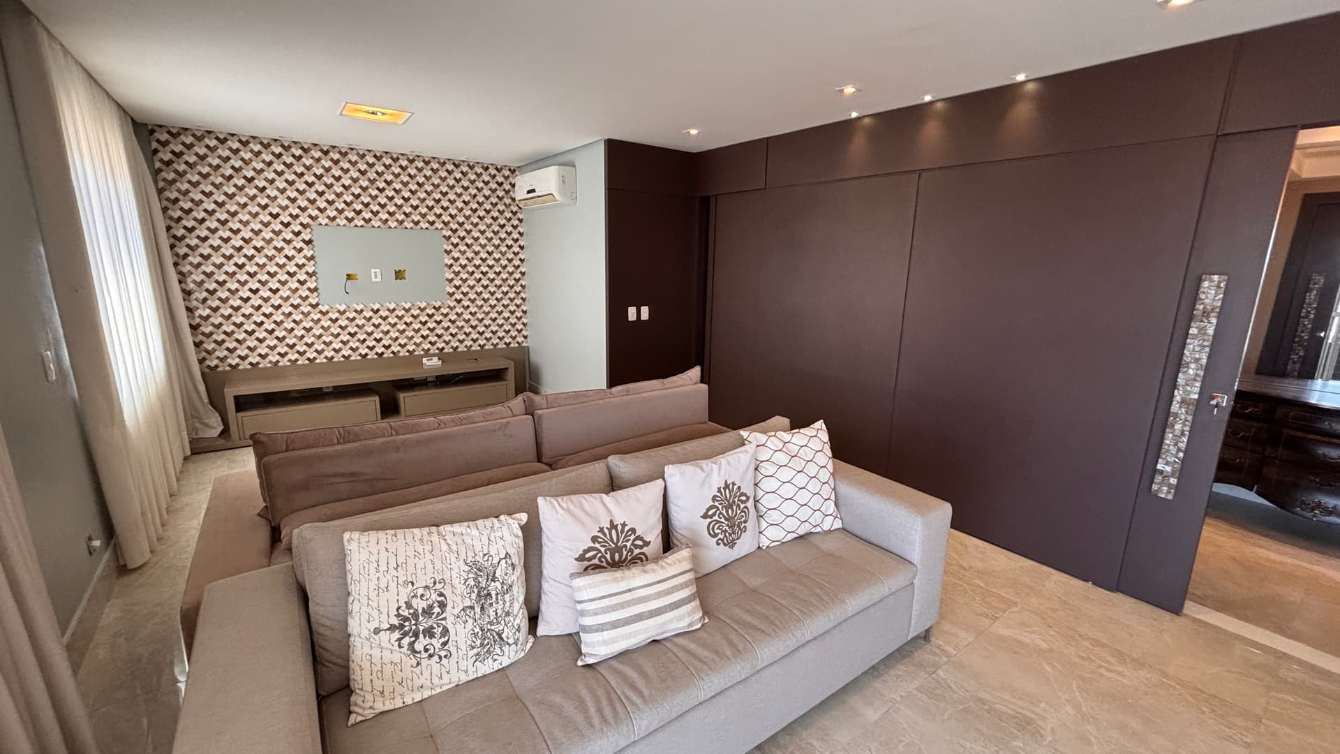 Apartamento de alto padrão semimobiliado à venda no Arte 21 Residence, 204 Sul – Palmas/TO
