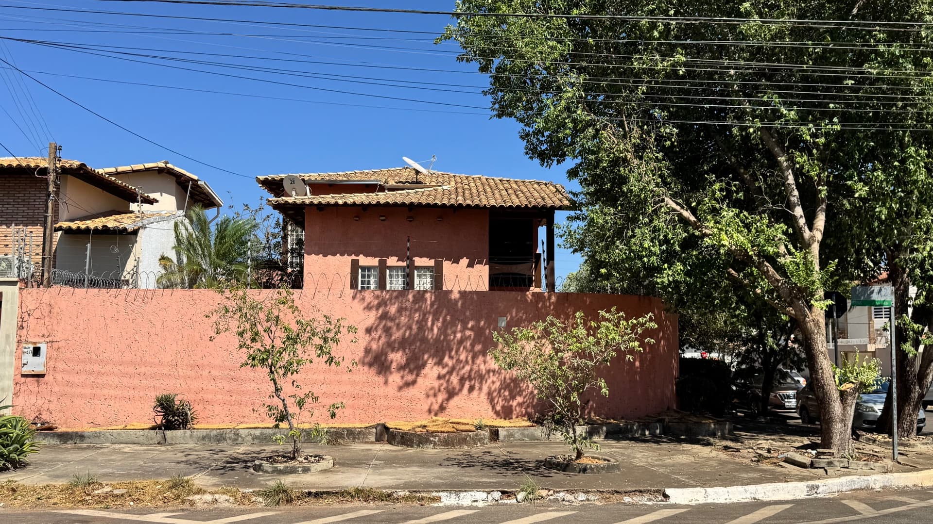 Casa de Esquina com 4 Quartos e Piscina à Venda na 206 Sul – Palmas/TO