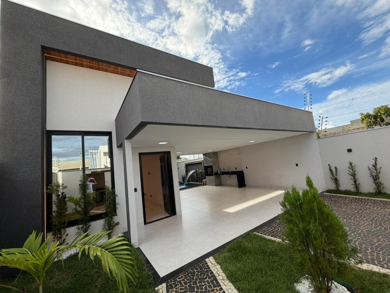 Casa de alto padrão 4 quartos com piscina na 1504 Sul